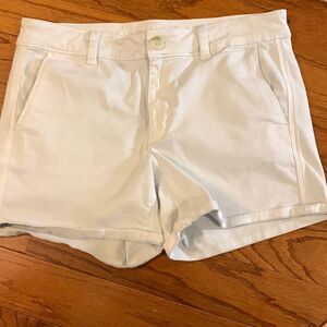 American Eagle Size 10 super stretch midi shorts. White or very light cream